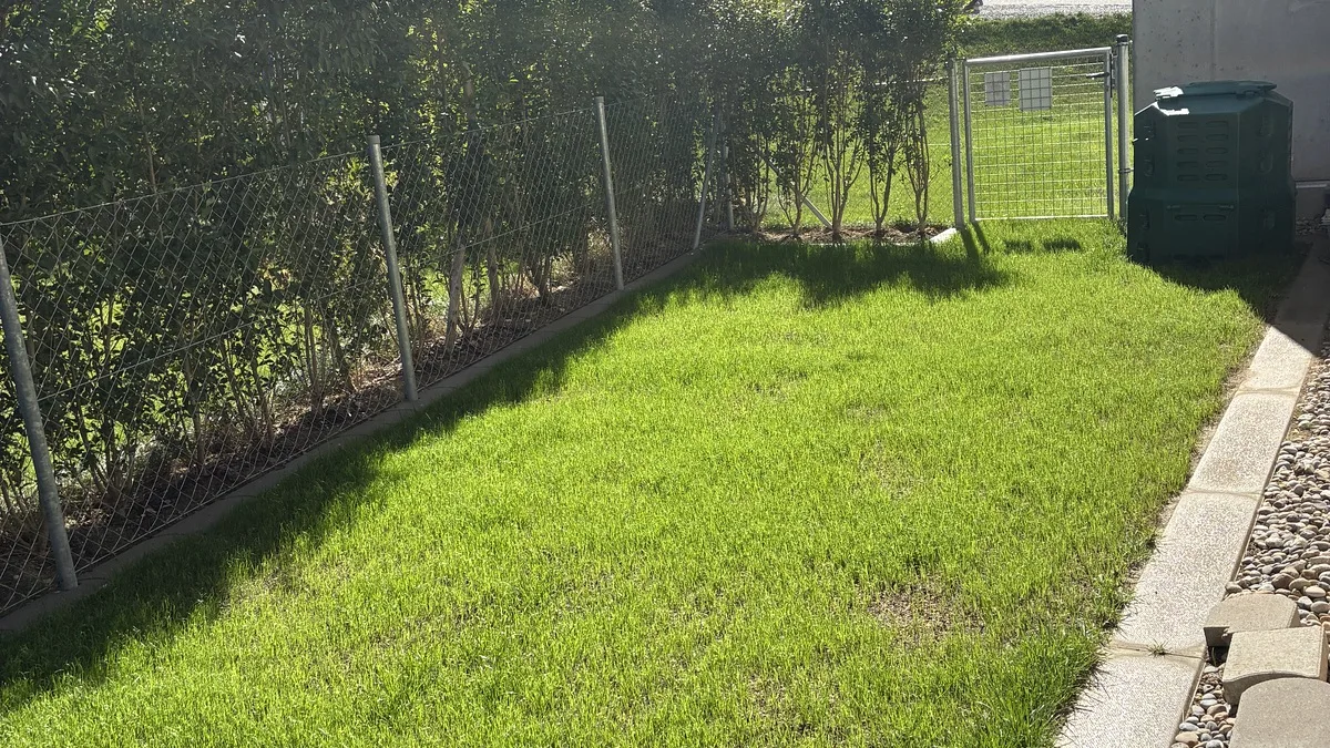 Direkt vom Sitzplatz erreichbarer Garten