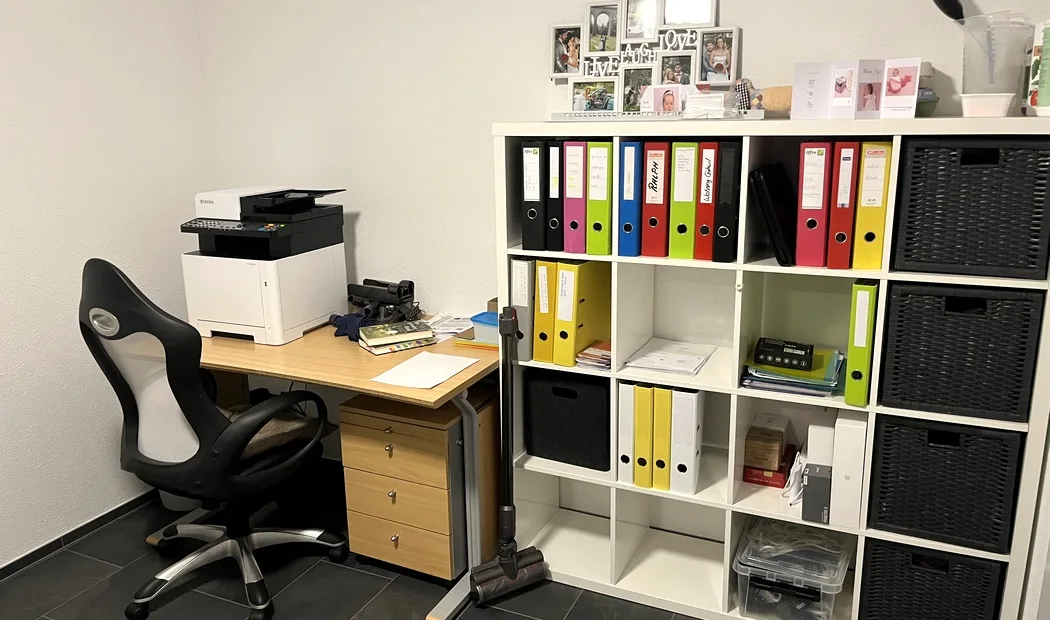 Weiteres Zimmer als Büro eingerichtet